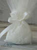 Μια μοναδική πρόταση για κλασσική μπομπονιέρα γάμου λασέ σε λευκό χρώμα από δαντέλα με κορδόνι ή κορδέλα.