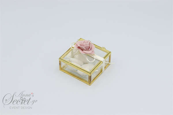 Μπομπονιέρα γάμου γυάλινο κουτάκι, σε χρώματα χρυσό, ασημί και ροζ χρυσό με τριαντάφυλλο