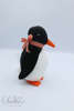 Μπομπονιέρα βάπτισης για αγόρι - χειροποίητος υφασμάτινος πιγκουίνος με στοιχεία από τσόχα σε χρώματα της επιλογής σας.