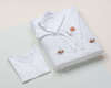 Βαμβακερό jersey  σετ λαδόπανου σε λευκό  χρώμα με διακοσμητική φάσα υφάσματος και ξύλινα κουμπιά.