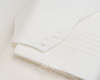 Βαμβακερό σετ λαδόπανου σε λευκό και ιβουάρ χρώμα με βαμβακερή φάσα υφάσματος και διακοσμητικά νερβίρ.