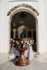 Στολισμός κολυμπήθρας για βάπτιση κοριτσιού με γιρλάντα απο φυσικά λουλούδια τριαντάφυλλα στο κτήμα Αρτεμις
