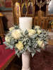 Στολισμός γάμου με λουλούδια σε λευκά και εκρού χρώματα