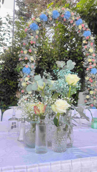 Διακόσμηση τραπεζιού flowers roses